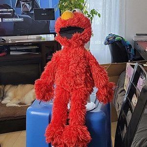 Playskool B6572 Elmo Love 2 Learn Red Bluetooth Interactive Talking Plush Toy